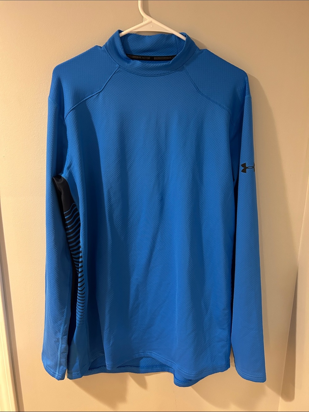 Under Armour Men’s Blue Long-Sleeve Training Top with Black Accent